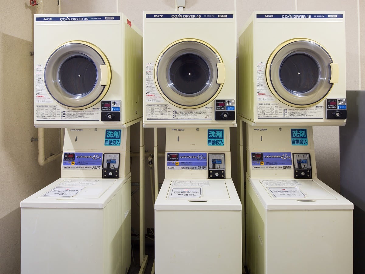 1F coin-operated laundry service